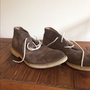 men’s desert boots 10.5 wide. Barely worn